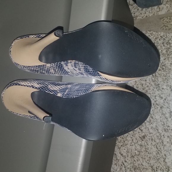 Bebe - Picture 3 of 3